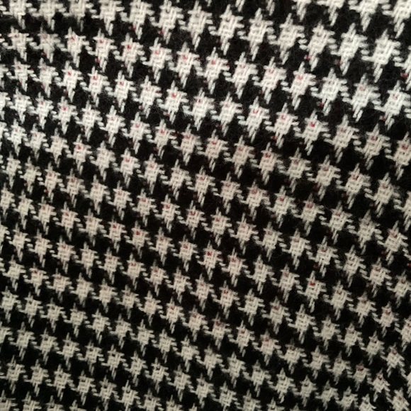 🆕 Red/Black Reversible Checkered Fleece Shawl - Picture 8 of 10